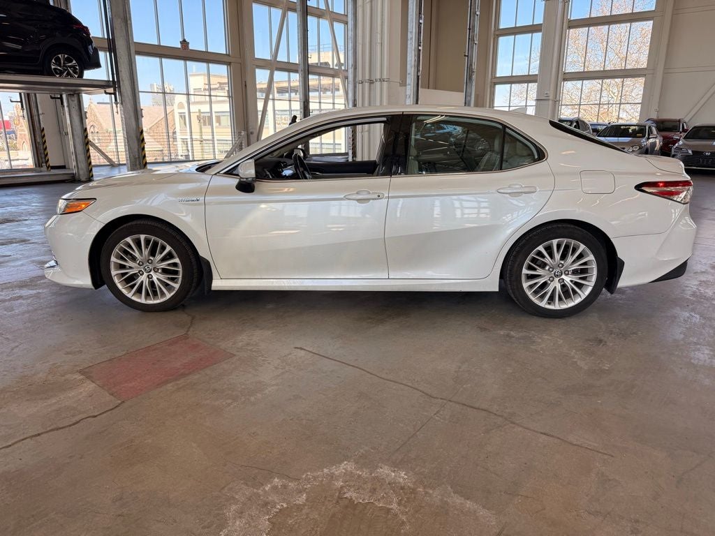 2020 Toyota Camry Hybrid XLE