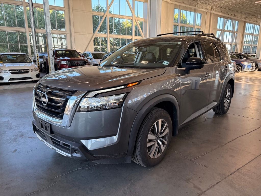 2023 Nissan Pathfinder SL