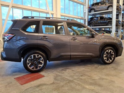 2025 Subaru Forester Base