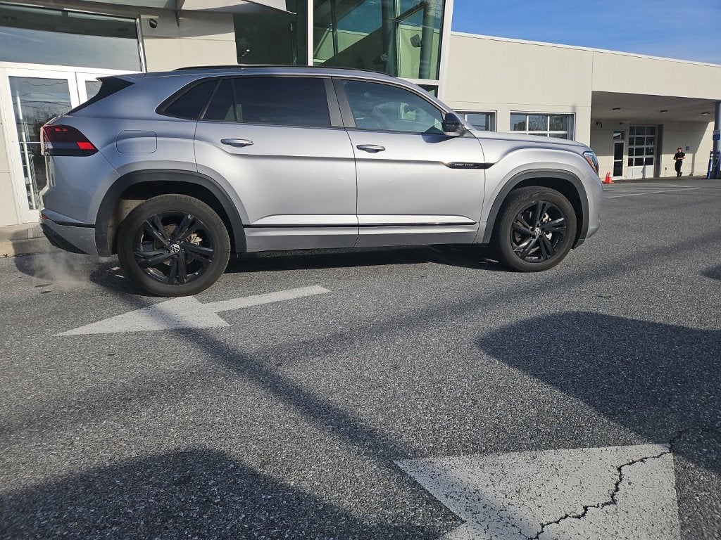 2026 Volkswagen Atlas Cross Sport SEL R-Line Black