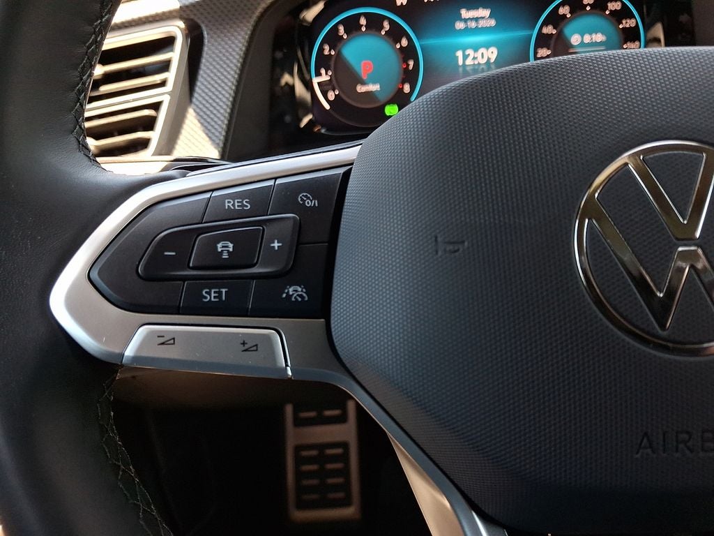 2025 Volkswagen Atlas Cross Sport 2.0T SEL Premium R-Line