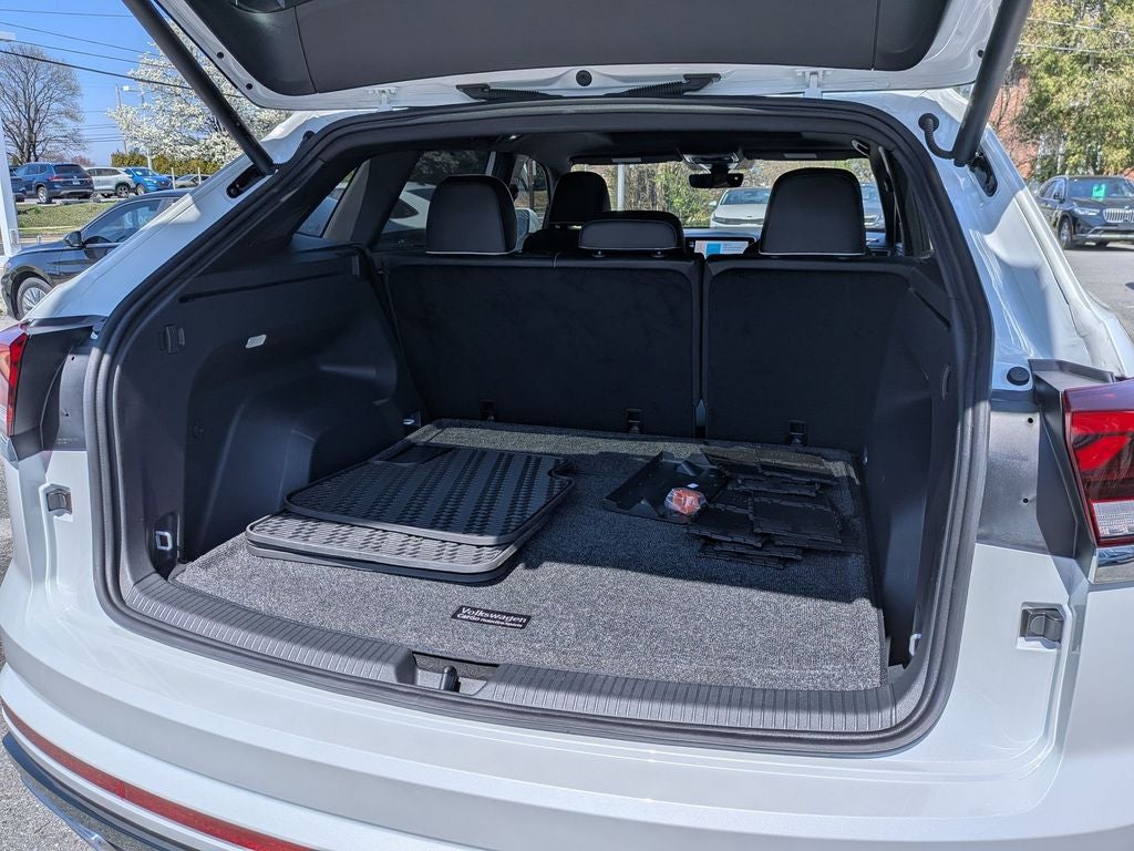 2024 Volkswagen Atlas Cross Sport 2.0T SEL Premium R-Line