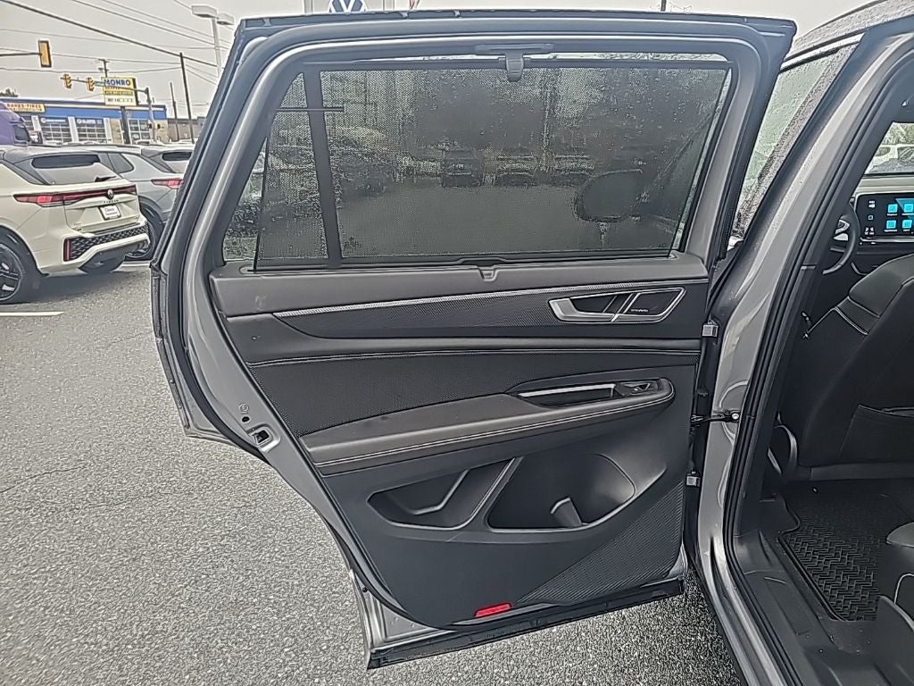 2025 Volkswagen Atlas Cross Sport 2.0T SEL Premium R-Line