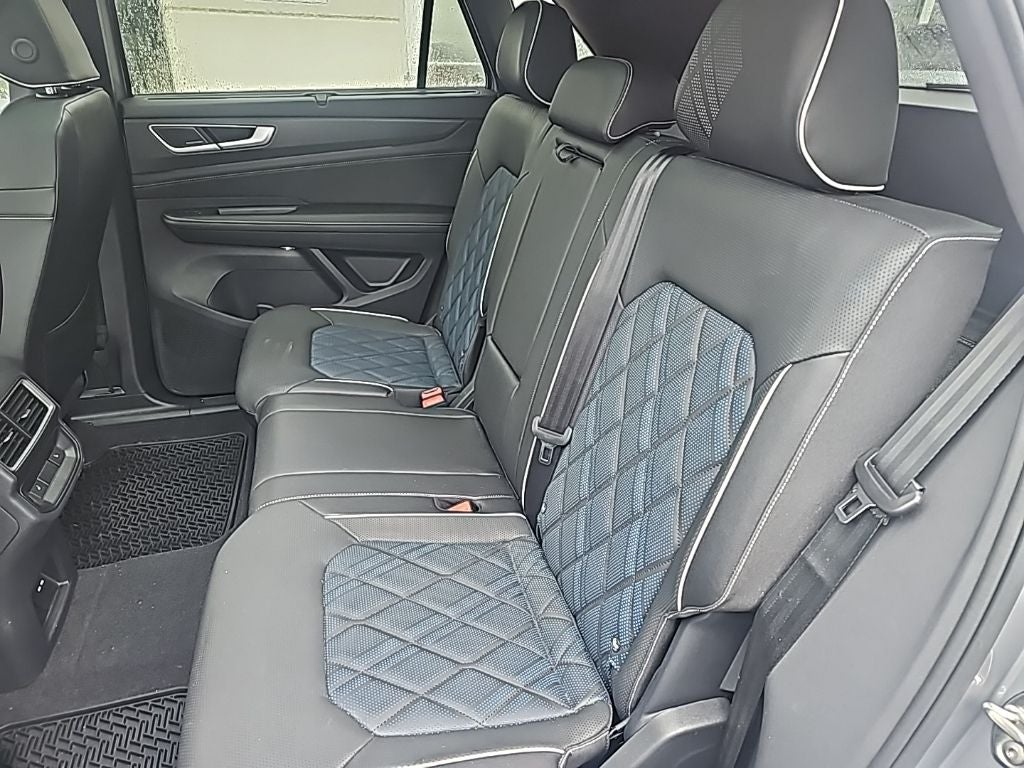 2025 Volkswagen Atlas Cross Sport 2.0T SEL Premium R-Line