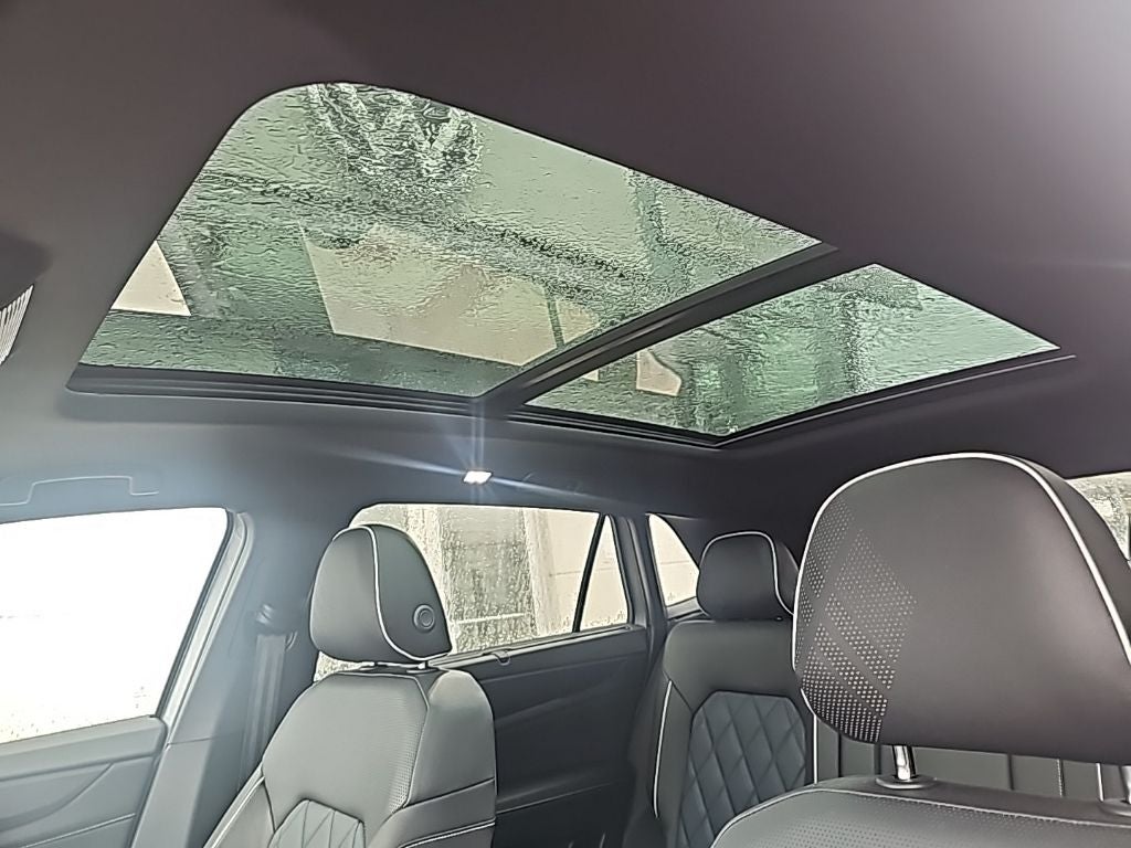 2025 Volkswagen Atlas Cross Sport 2.0T SEL Premium R-Line