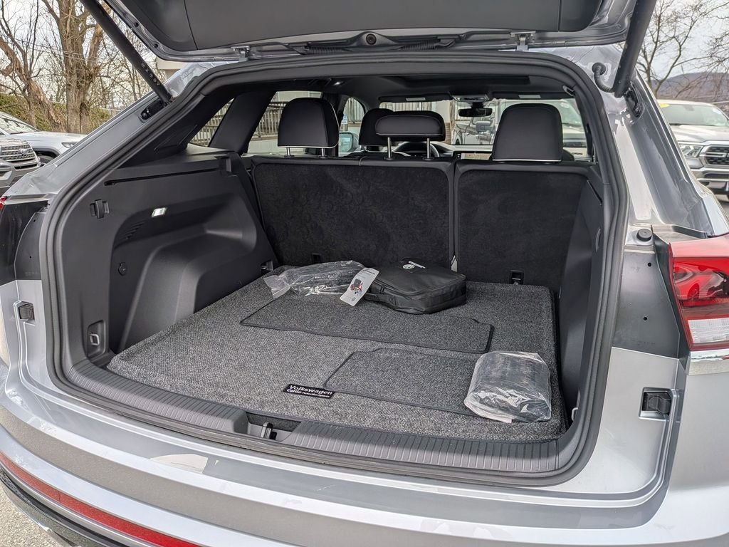 2025 Volkswagen Atlas Cross Sport 2.0T SEL Premium R-Line