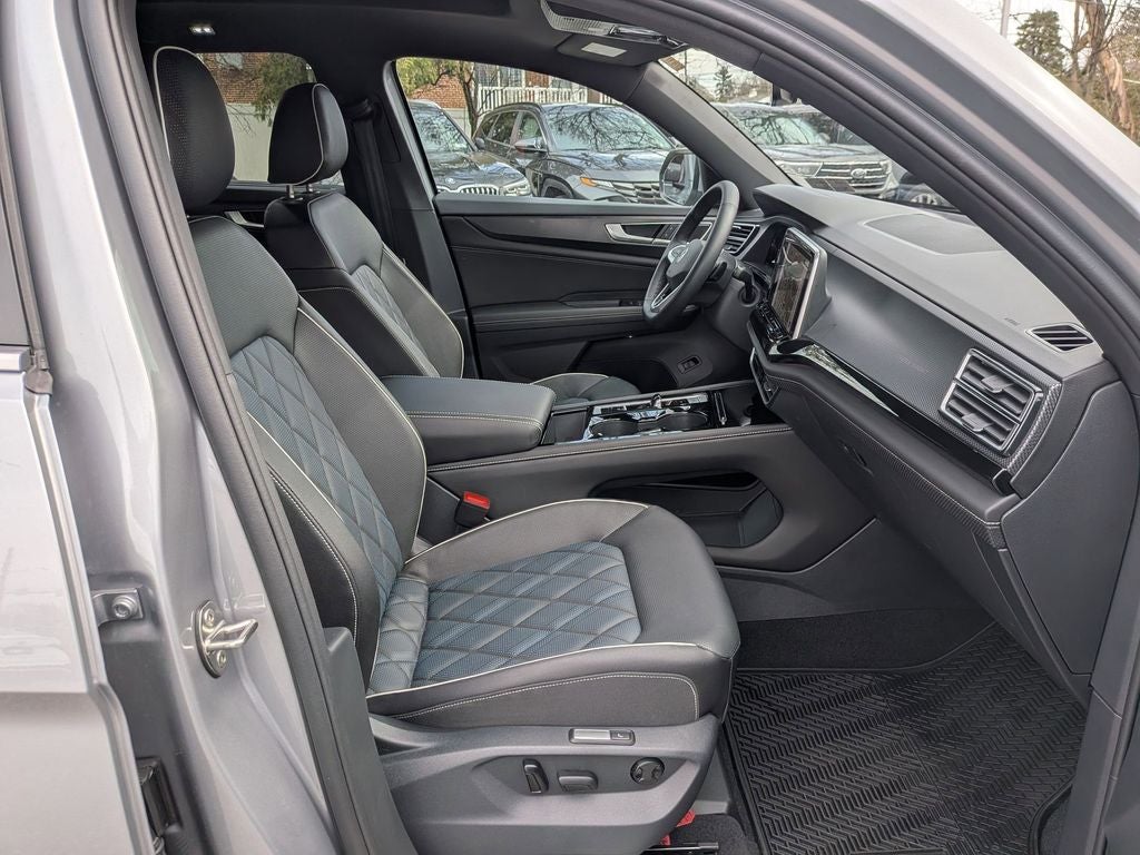 2025 Volkswagen Atlas Cross Sport 2.0T SEL Premium R-Line