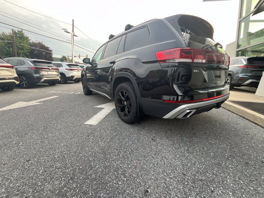 2024 Volkswagen Atlas 2.0T Peak Edition SEL