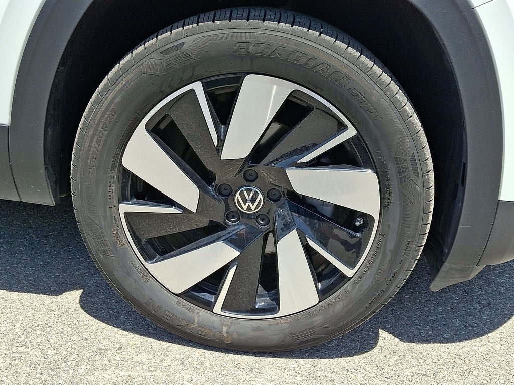 2025 Volkswagen Atlas Cross Sport 2.0T SE w/Technology