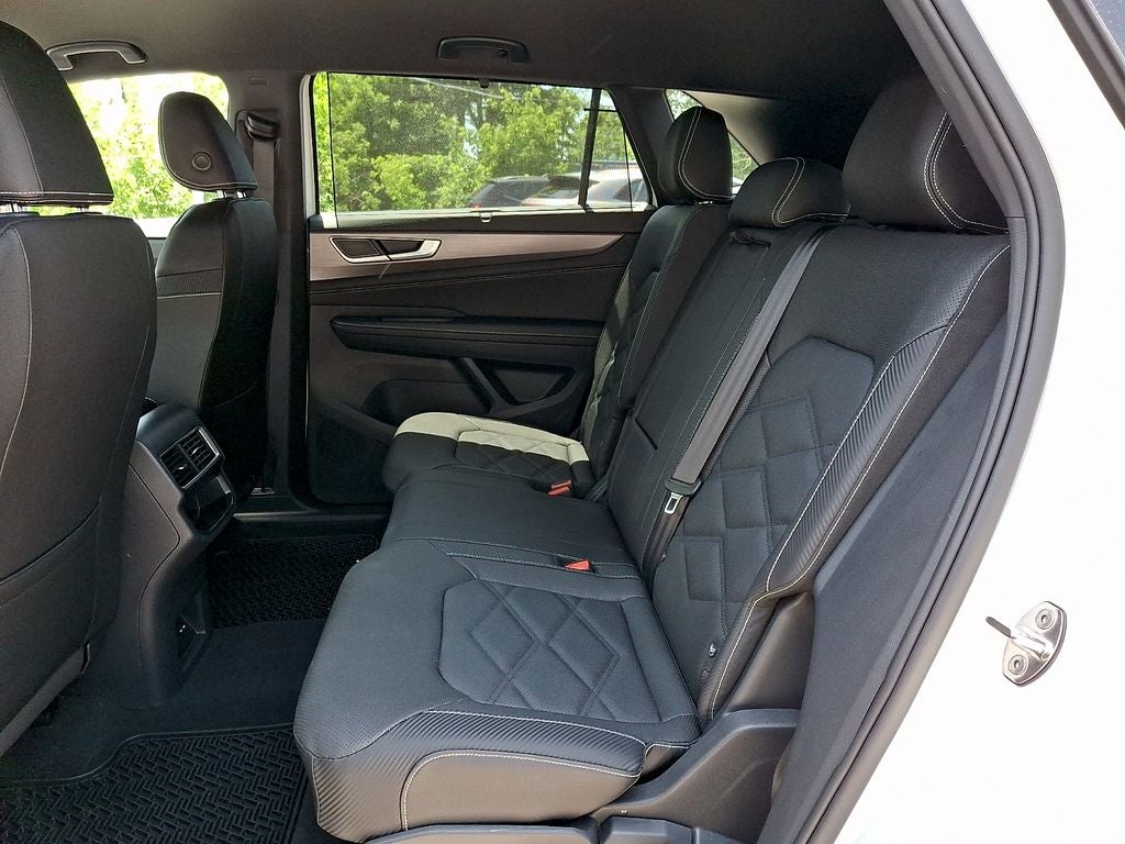 2025 Volkswagen Atlas Cross Sport 2.0T SE w/Technology