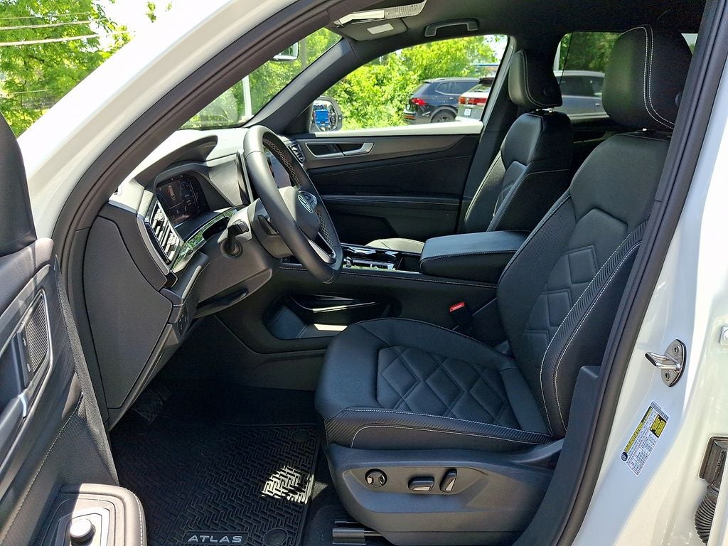 2025 Volkswagen Atlas Cross Sport 2.0T SE w/Technology