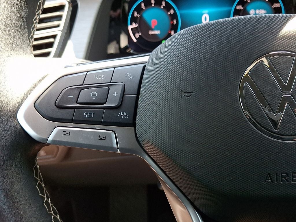 2025 Volkswagen Atlas Cross Sport 2.0T SE w/Technology