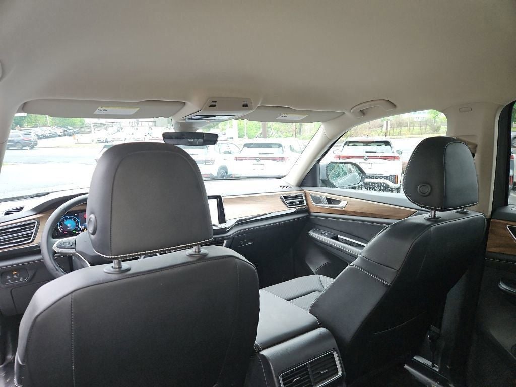 2025 Volkswagen Atlas 2.0T SE w/Technology