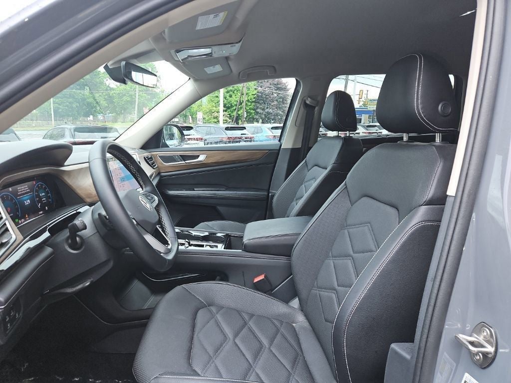 2025 Volkswagen Atlas 2.0T SE w/Technology