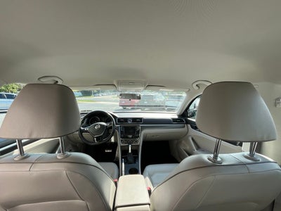 2017 Volkswagen Passat 1.8T R-Line