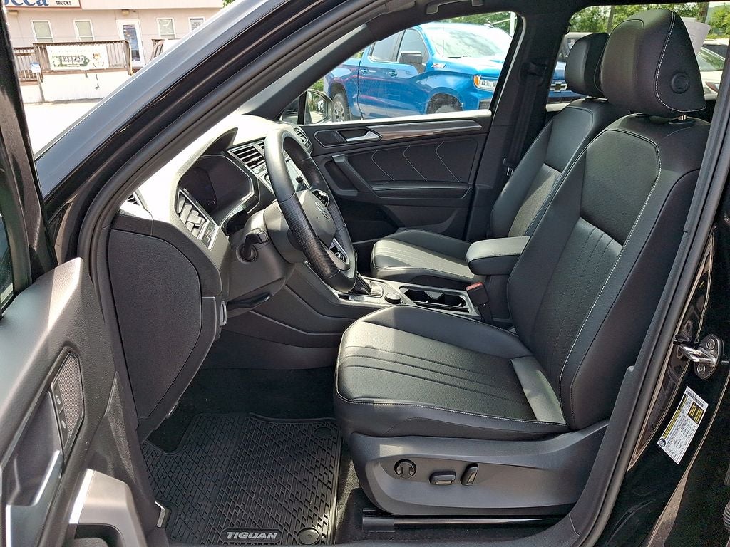 2023 Volkswagen Tiguan 2.0T SE R-Line Black
