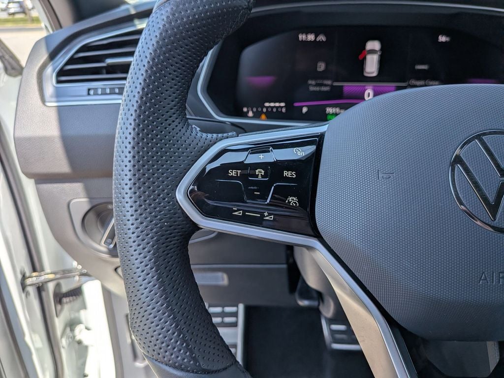 2024 Volkswagen Tiguan 2.0T SE R-Line Black