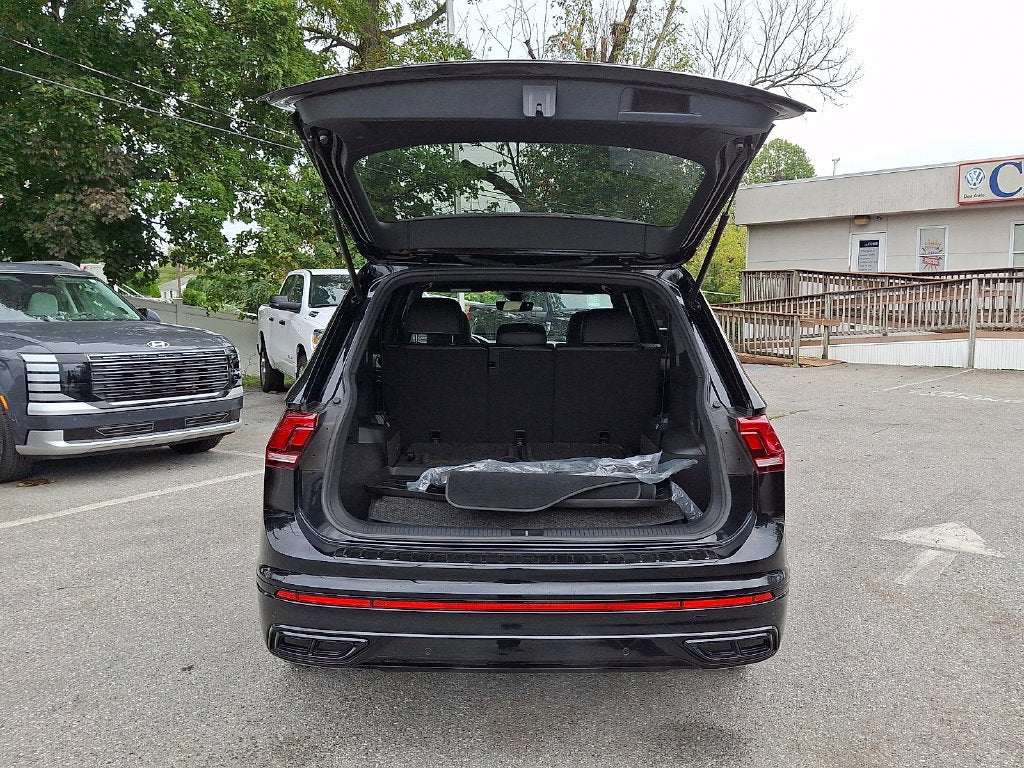 2023 Volkswagen Tiguan 2.0T SE R-Line Black