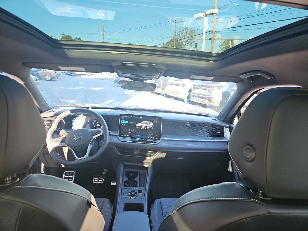 2025 Volkswagen Tiguan 2.0T SE R-Line Black
