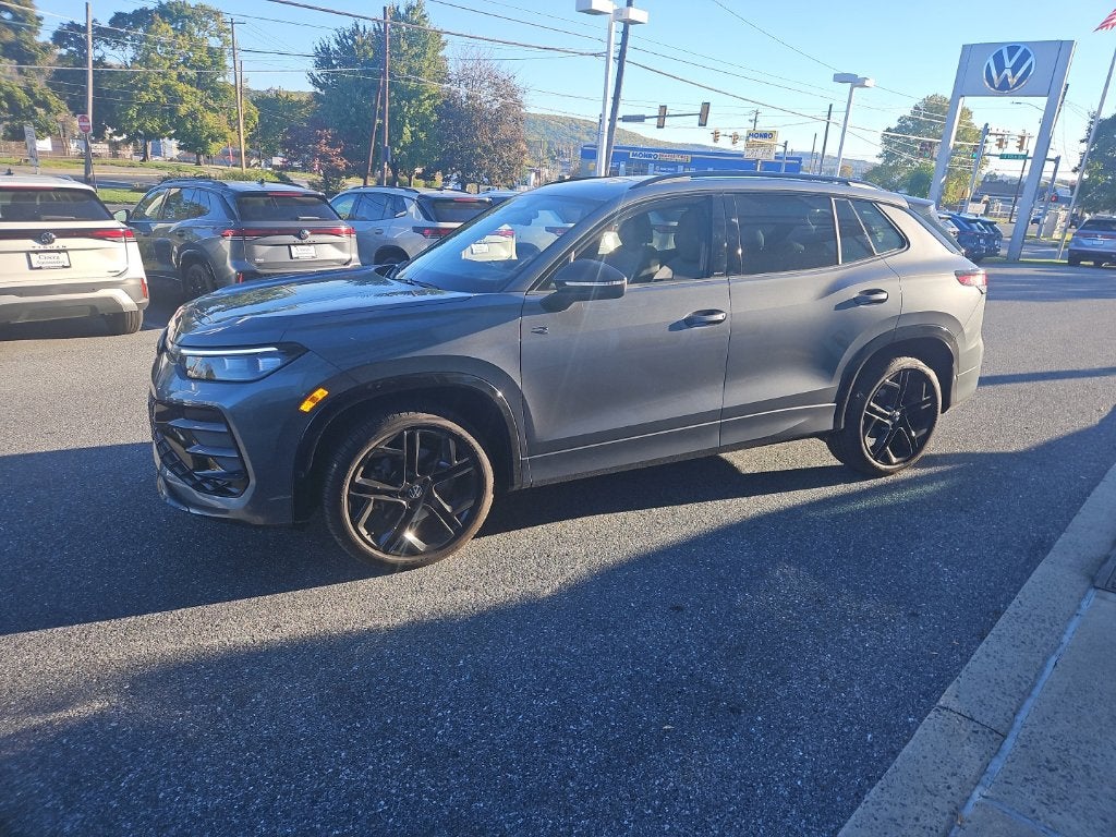 2025 Volkswagen Tiguan 2.0T SE R-Line Black