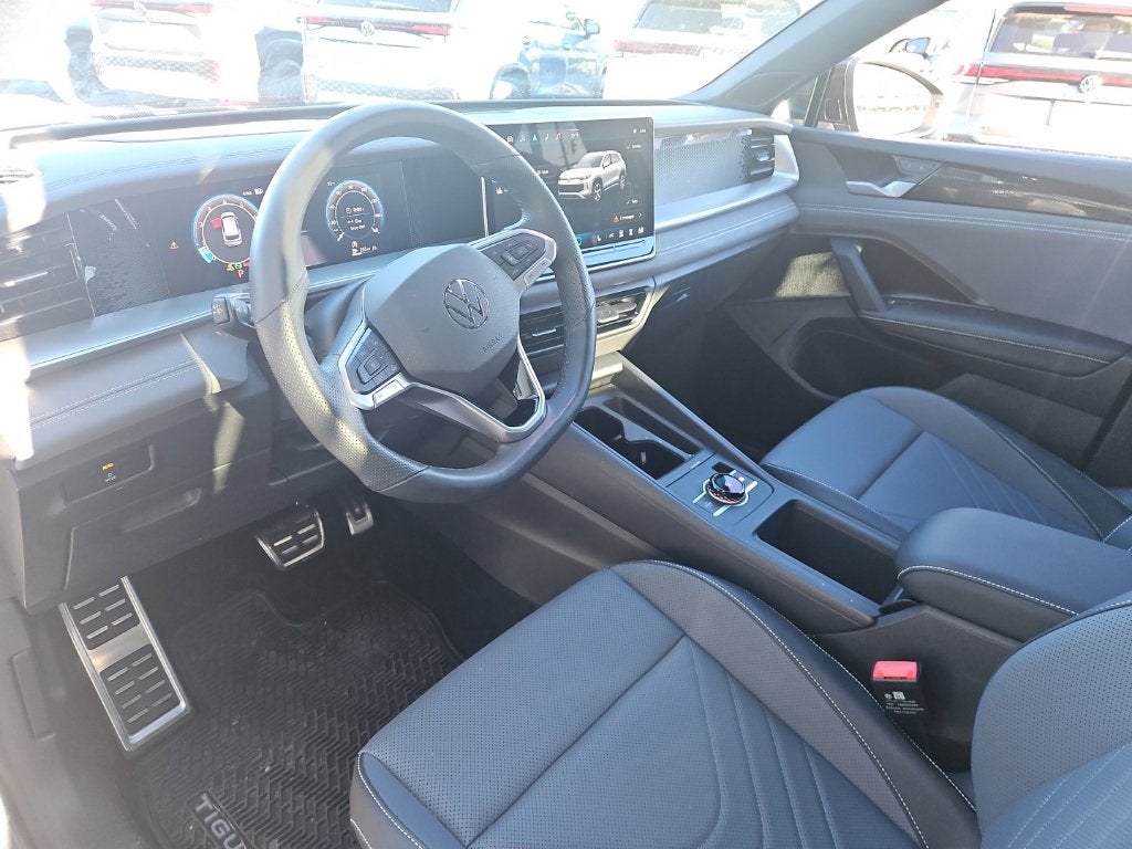 2025 Volkswagen Tiguan 2.0T SE R-Line Black