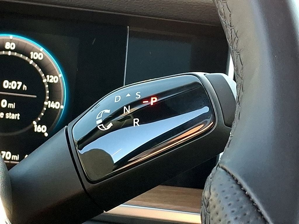 2025 Volkswagen Tiguan 2.0T SEL R-Line