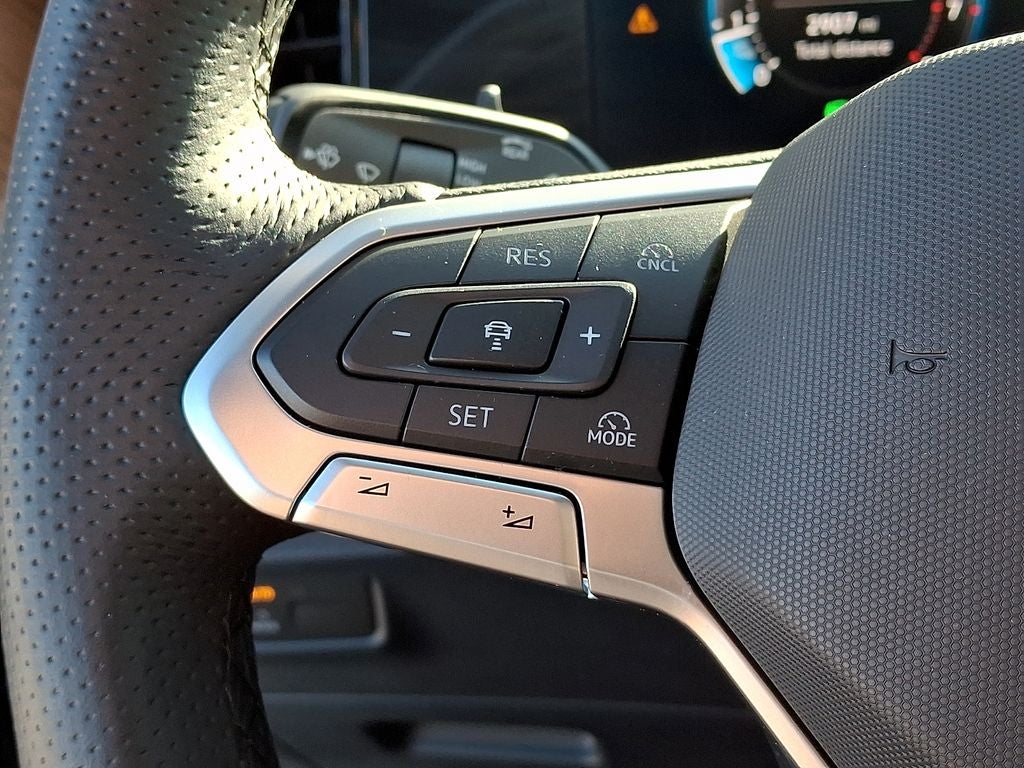 2025 Volkswagen Tiguan 2.0T SEL R-Line