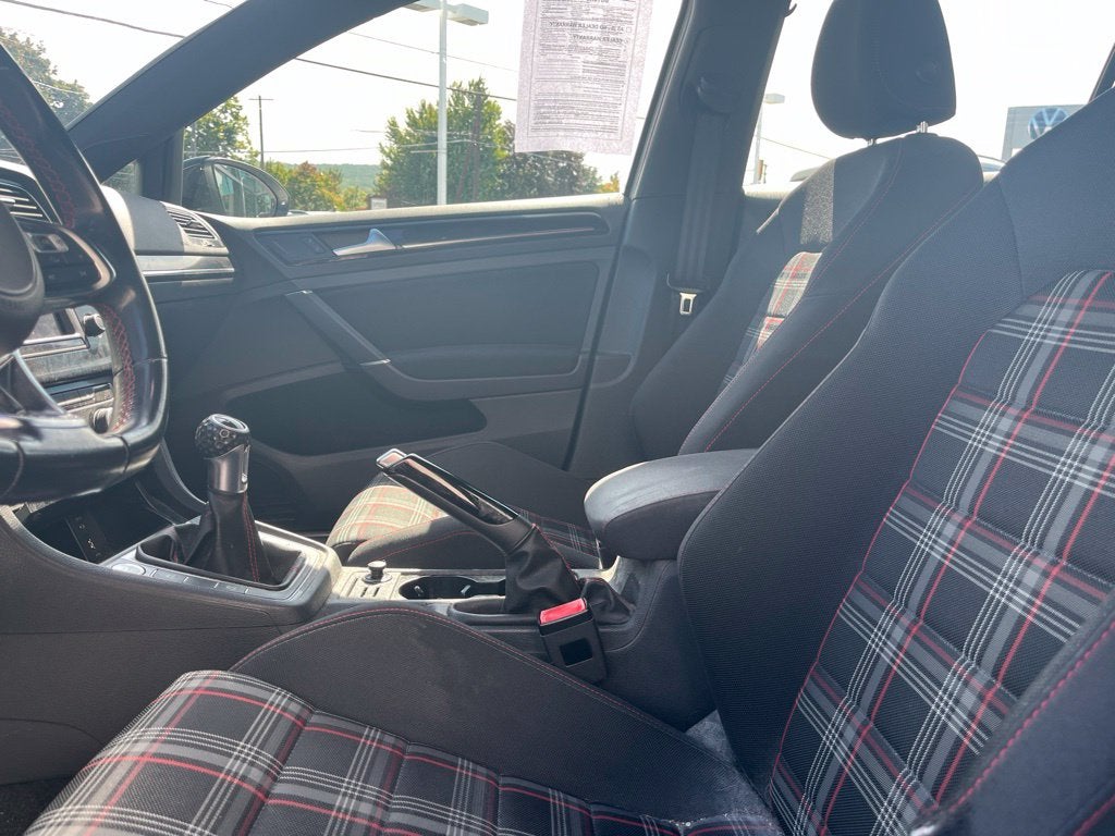 2017 Volkswagen Golf GTI Sport