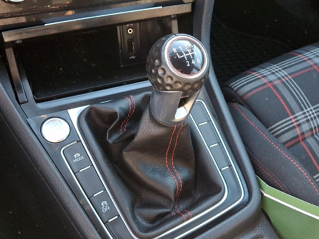 2017 Volkswagen Golf GTI Sport