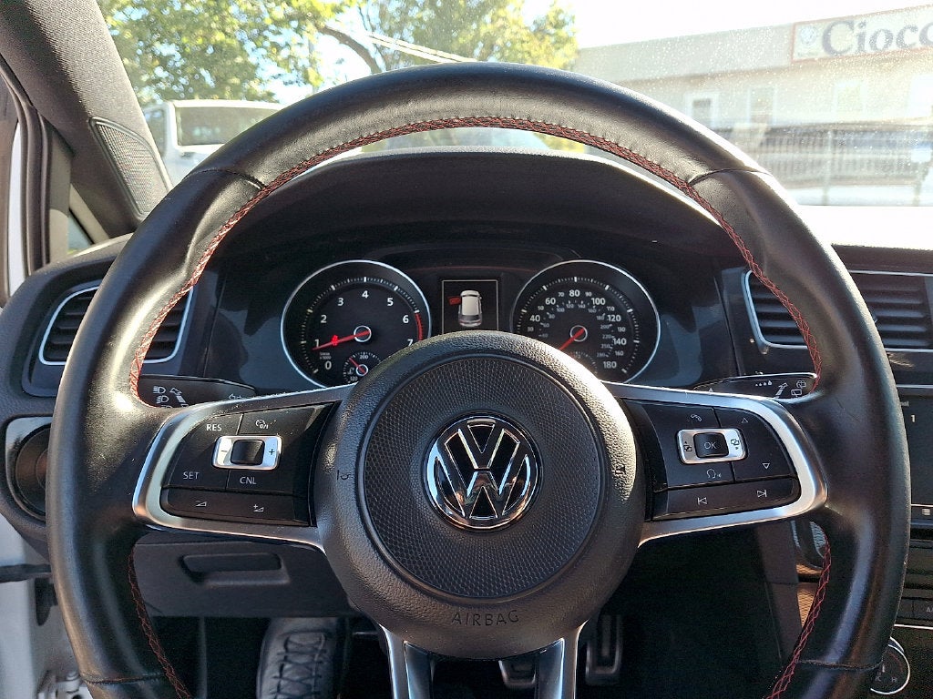 2017 Volkswagen Golf GTI Sport