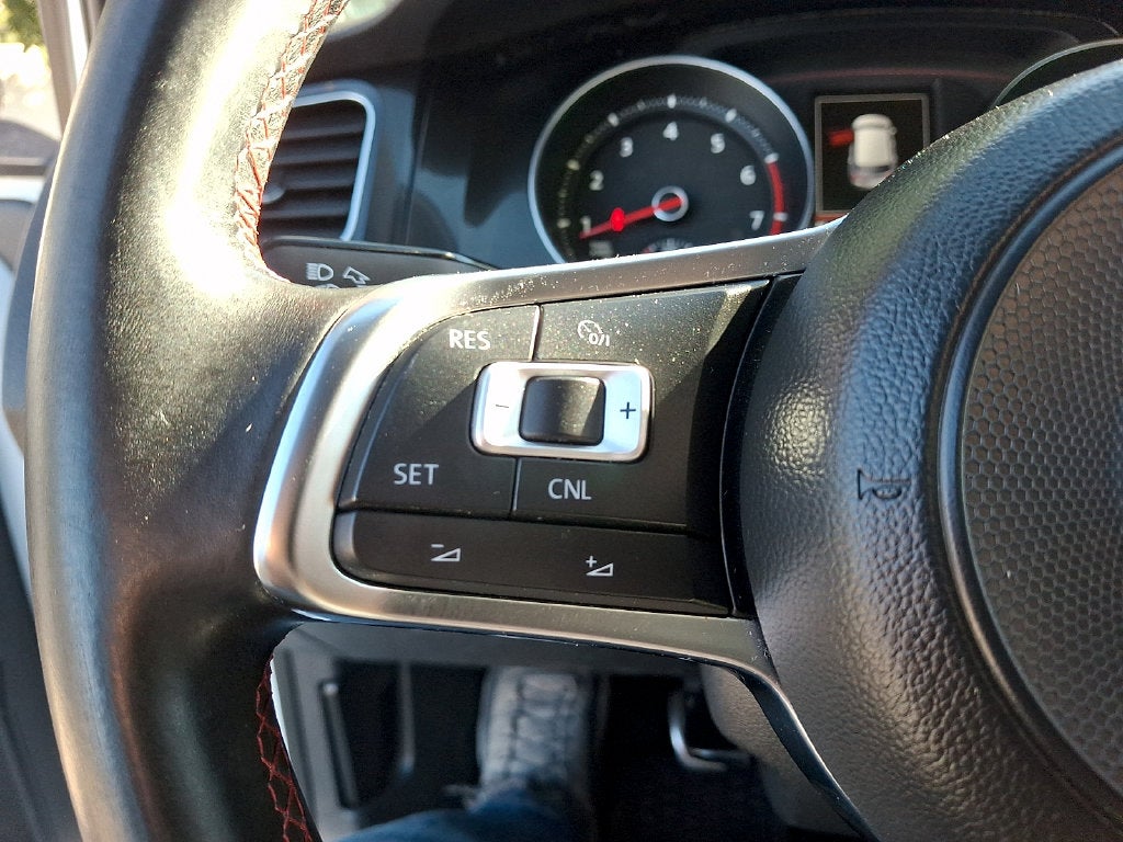 2017 Volkswagen Golf GTI Sport