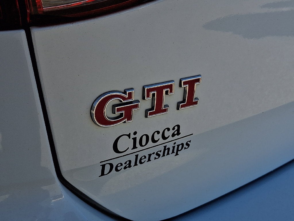 2017 Volkswagen Golf GTI Sport