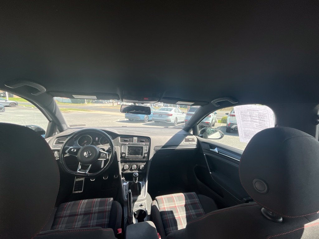 2017 Volkswagen Golf GTI Sport