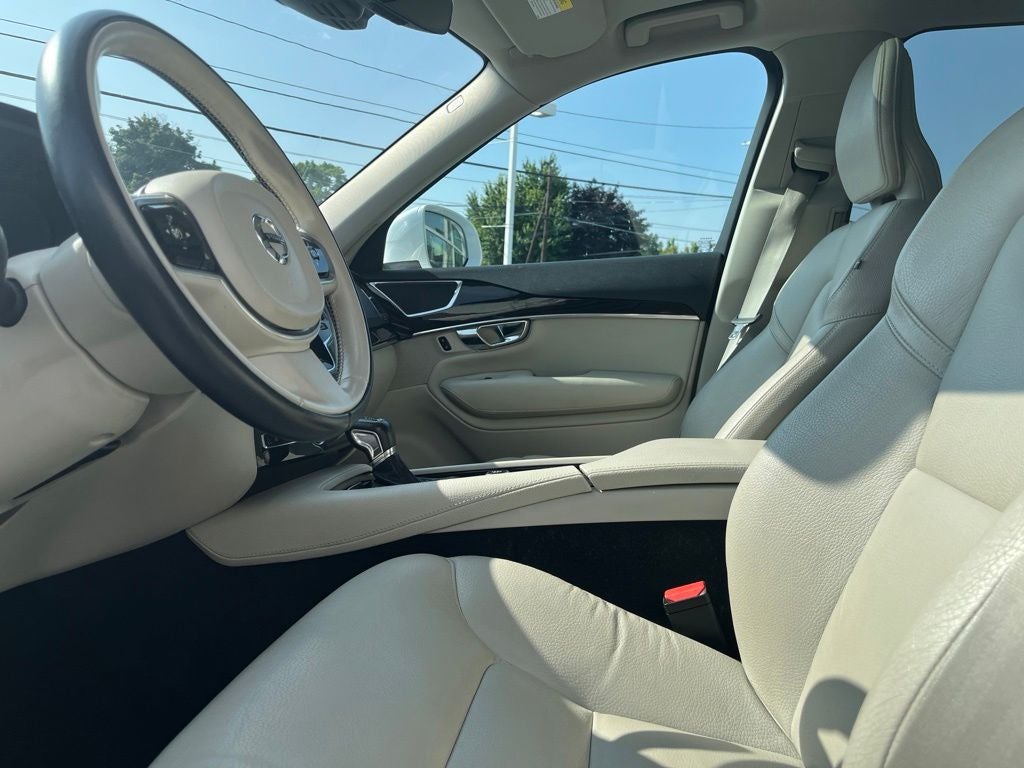 2019 Volvo XC90 T6 Momentum