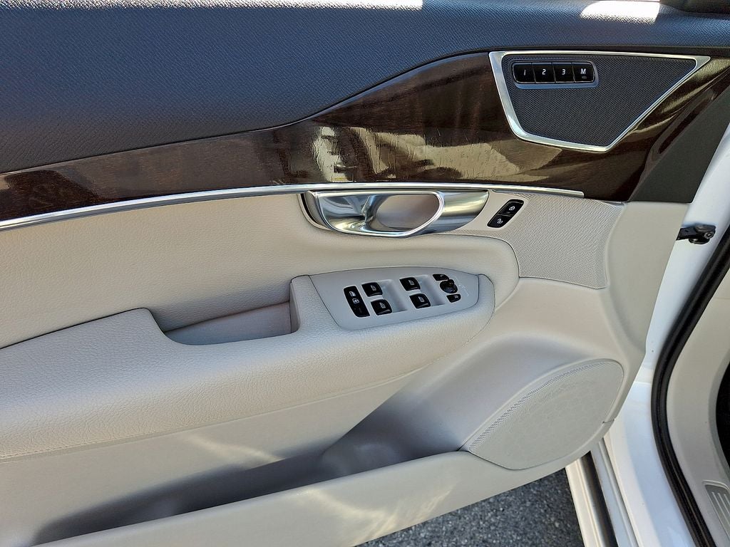 2019 Volvo XC90 T6 Momentum
