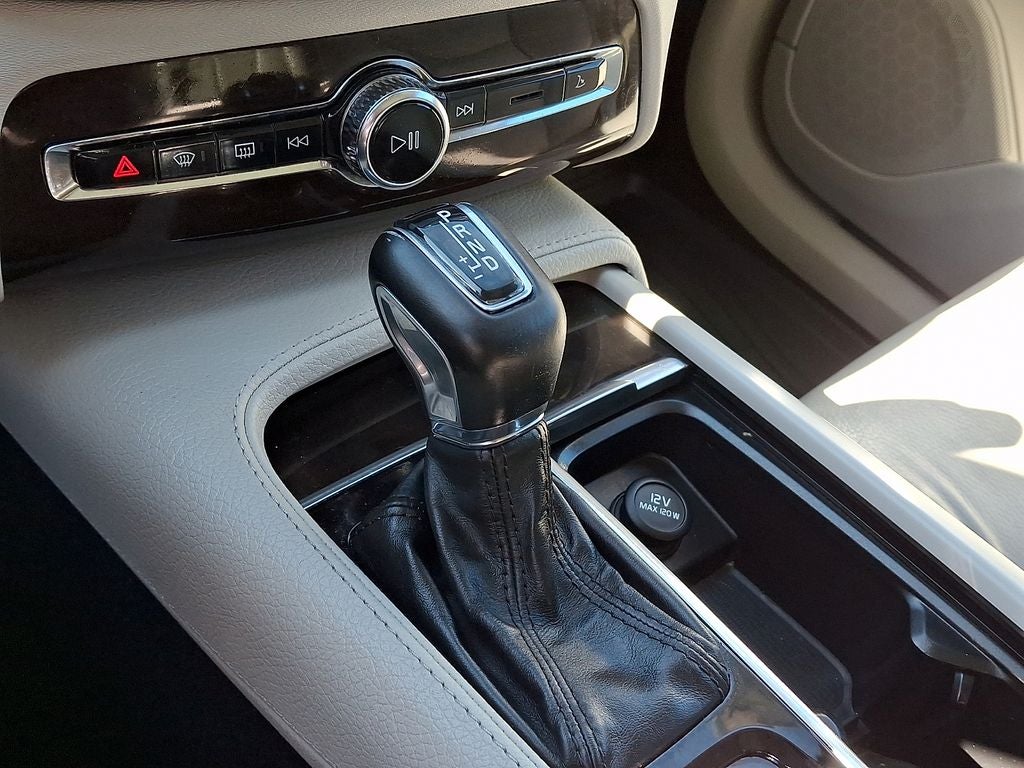2019 Volvo XC90 T6 Momentum