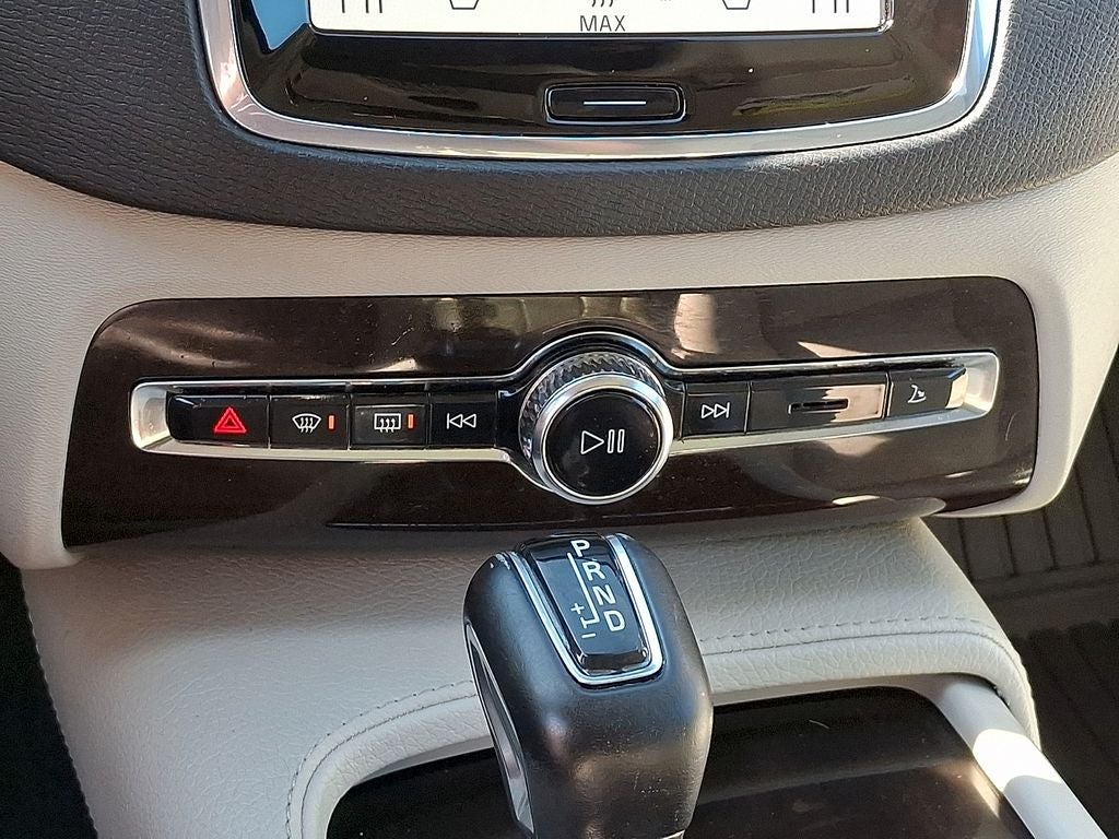 2019 Volvo XC90 T6 Momentum