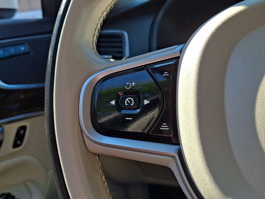 2019 Volvo XC90 T6 Momentum
