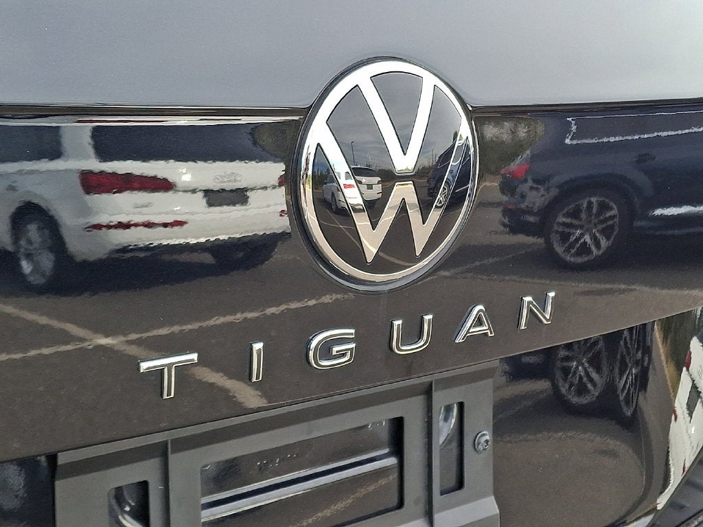 2023 Volkswagen Tiguan 2.0T SE R-Line Black